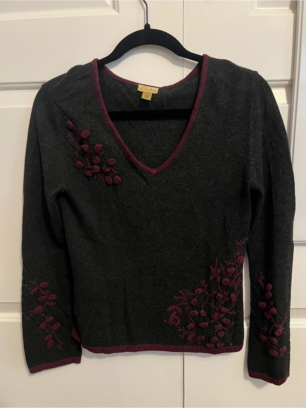 Vintage Caslon V‑Neck Knit Sweater with Berry Embroidery Size Small